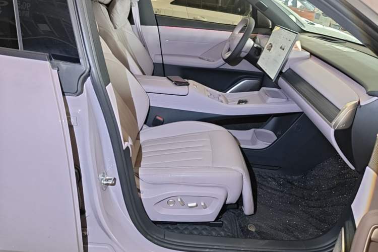 Used ONVO L60 2024 60 kWh Rear-Drive Version Right Front Seat