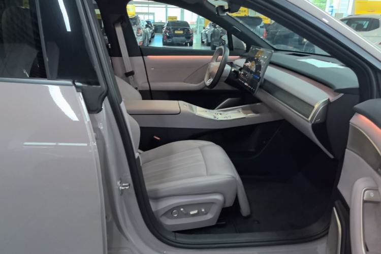 Used ONVO L60 2024 60 kWh Rear-Drive Version Right Front Seat