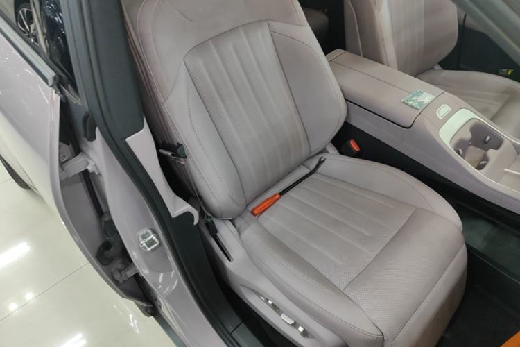 Used ONVO L60 2024 60 kWh Rear-Drive Version Right Front Seat