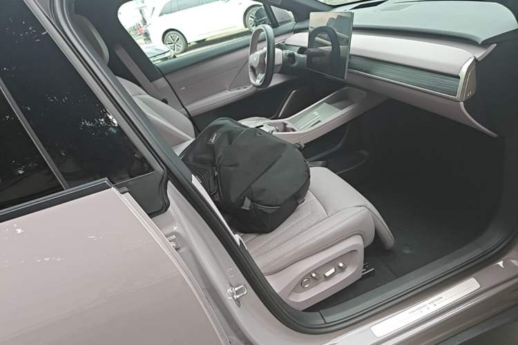 Used ONVO L60 2024 60 kWh Rear-Drive Version Right Front Seat