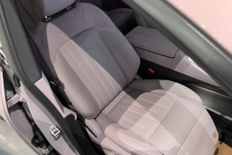 Used ONVO L60 2024 60 kWh Rear-Drive Version Right Front Seat