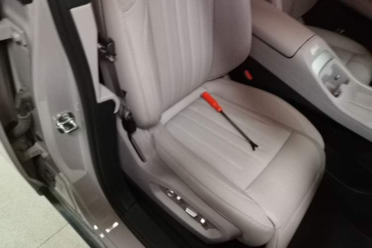 Used ONVO L60 2024 60 kWh Rear-Drive Version Right Front Seat