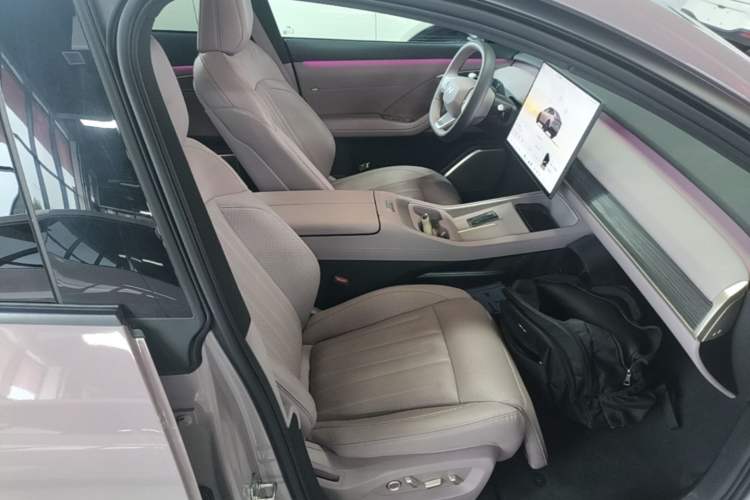 Used ONVO L60 2024 60 kWh Rear-Drive Version Right Front Seat