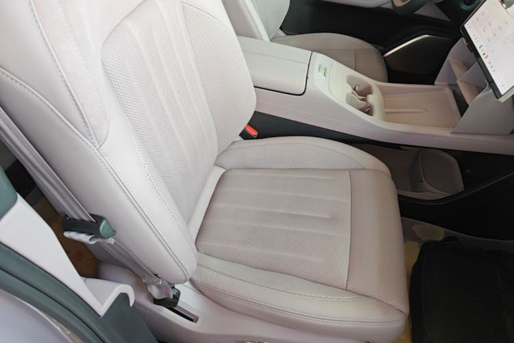 Used ONVO L60 2024 60 kWh Rear-Drive Version Right Front Seat