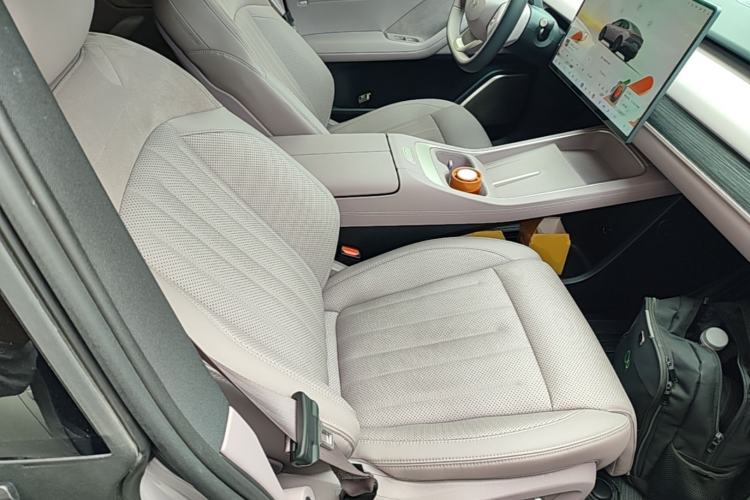 Used ONVO L60 2024 60 kWh Rear-Drive Version Right Front Seat
