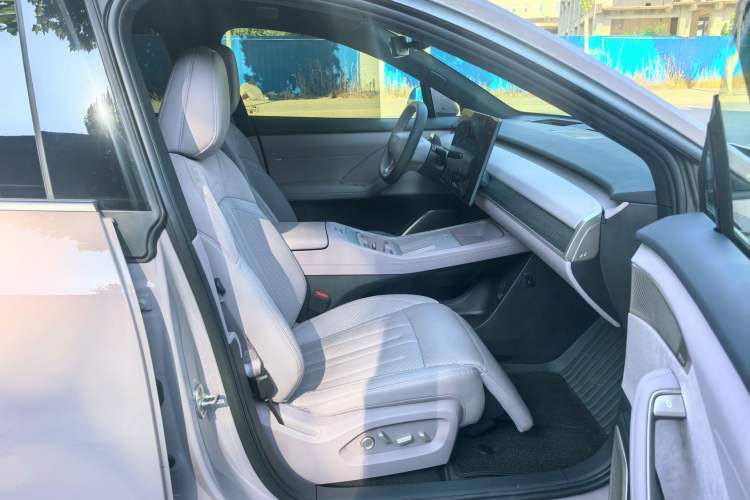 Used ONVO L60 2024 60 kWh Rear-Drive Version Right Front Seat