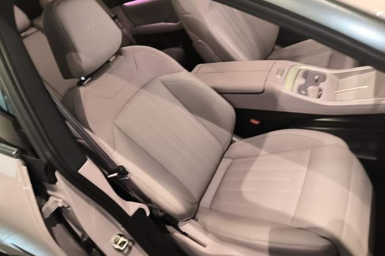 Used ONVO L60 2024 60 kWh Rear-Drive Version Right Front Seat