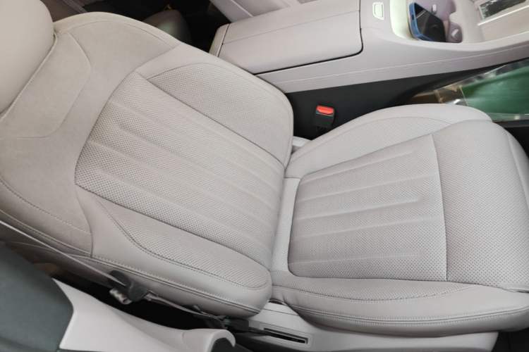 Used ONVO L60 2024 60 kWh Rear-Drive Version Right Front Seat