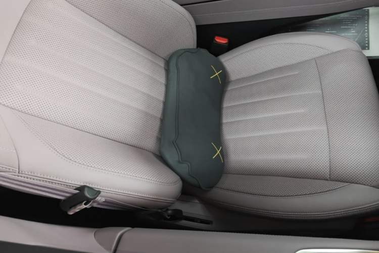 Used ONVO L60 2024 60 kWh Rear-Drive Version Right Front Seat