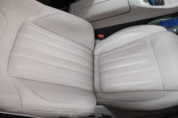 Used ONVO L60 2024 60 kWh Rear-Drive Version Right Front Seat