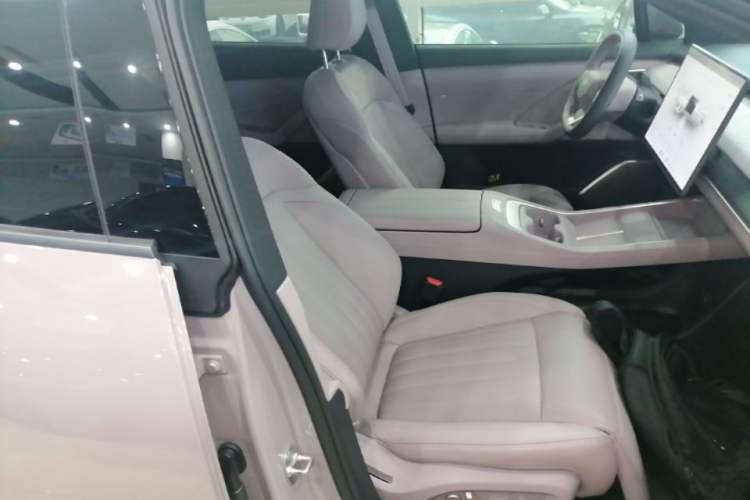 Used ONVO L60 2024 60 kWh Rear-Drive Version Right Front Seat
