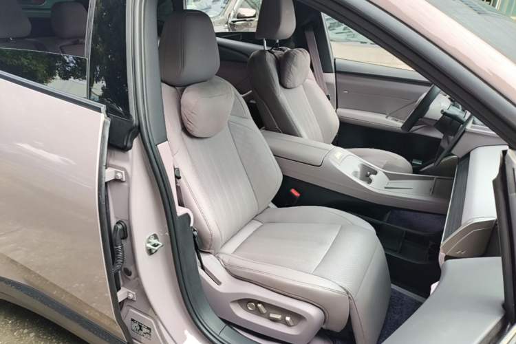 Used ONVO L60 2024 60 kWh Rear-Drive Version Right Front Seat