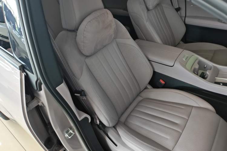 Used ONVO L60 2024 60 kWh Rear-Drive Version Right Front Seat
