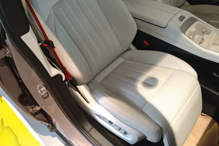 Used ONVO L60 2024 60 kWh Rear-Drive Version Right Front Seat