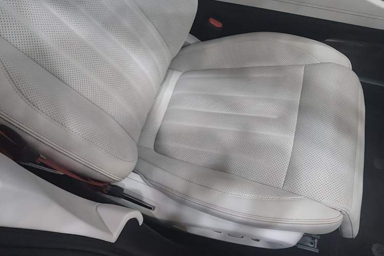 Used ONVO L60 2024 60 kWh Rear-Drive Version Right Front Seat