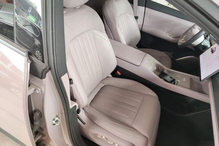 Used ONVO L60 2024 60 kWh Rear-Drive Version Right Front Seat