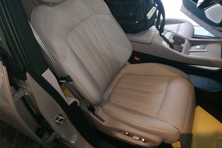 Used ONVO L60 2024 60 kWh Rear-Drive Version Right Front Seat