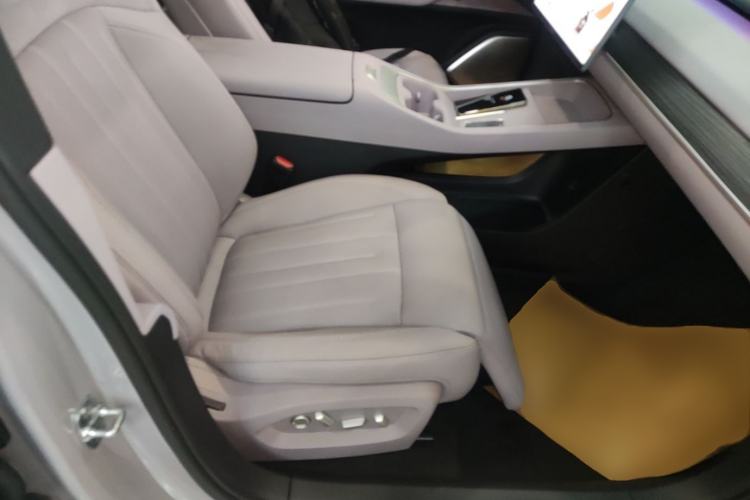 Used ONVO L60 2024 60 kWh Rear-Drive Version Right Front Seat