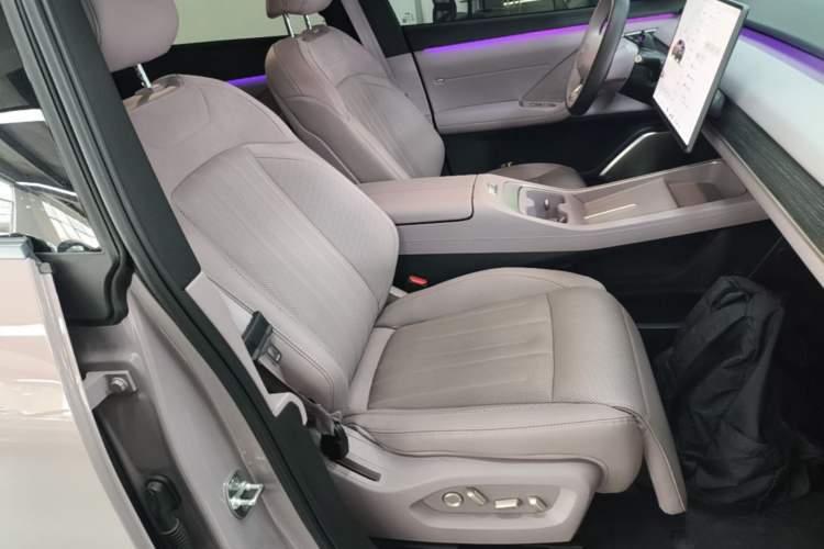 Used ONVO L60 2024 60 kWh Rear-Drive Version Right Front Seat