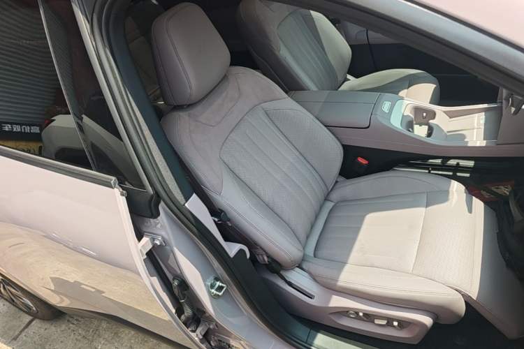 Used ONVO L60 2024 60 kWh Rear-Drive Version Right Front Seat