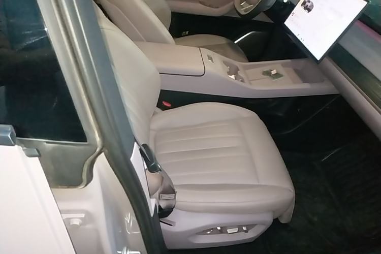 Used ONVO L60 2024 60 kWh Rear-Drive Version Right Front Seat