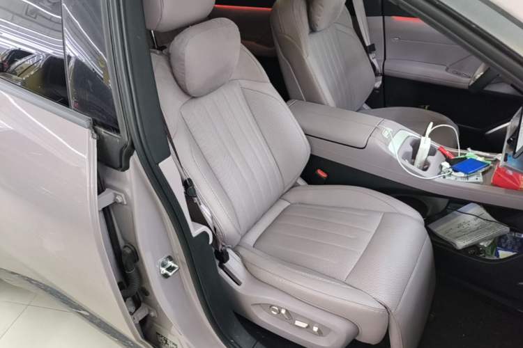 Used ONVO L60 2024 60 kWh Rear-Drive Version Right Front Seat