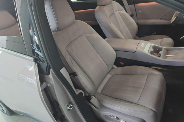Used ONVO L60 2024 60 kWh Rear-Drive Version Right Front Seat