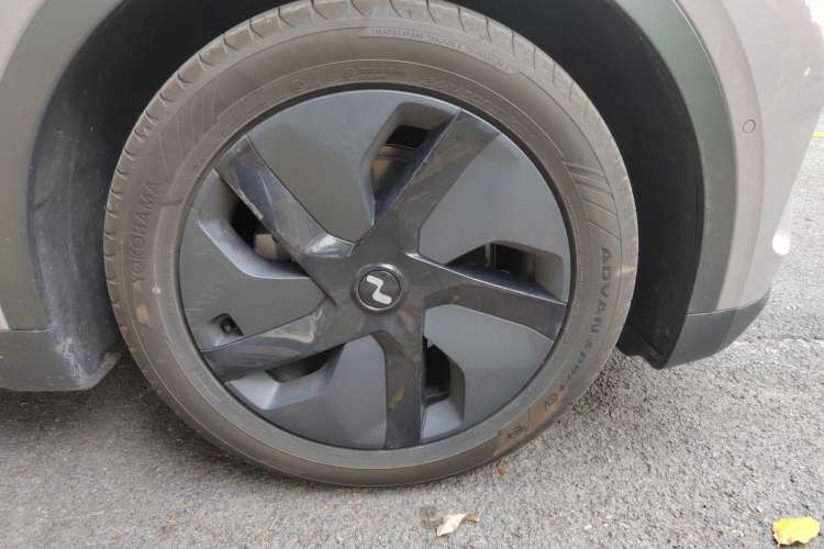 Used ONVO L60 2024 60 kWh Rear-Drive Version Right Front Wheel Hub