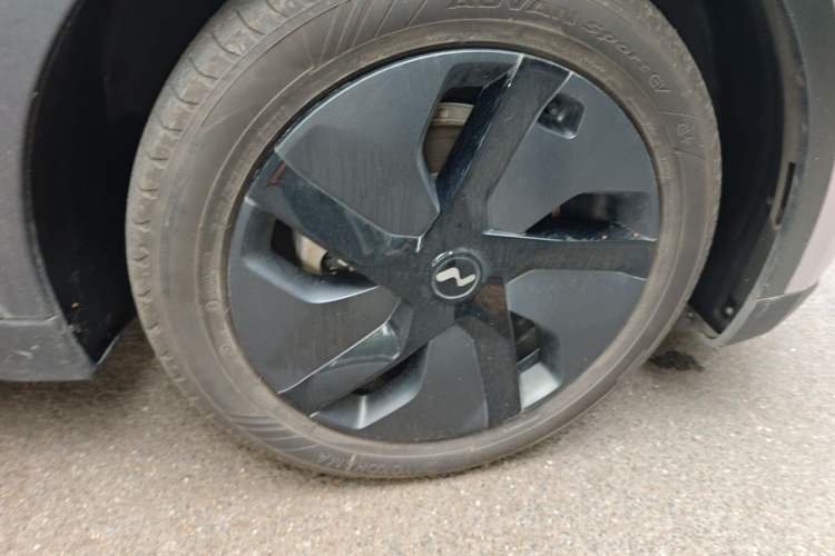 Used ONVO L60 2024 60 kWh All-Wheel Drive Right Front Wheel Hub