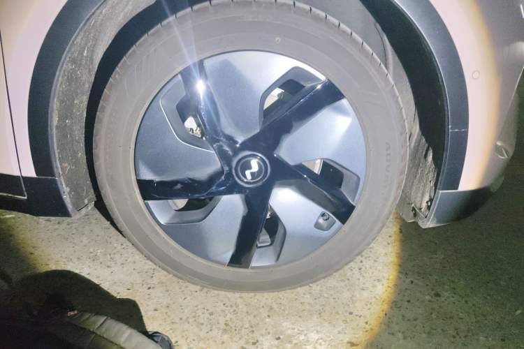 Used ONVO L60 2024 60 kWh Rear-Drive Version Right Front Wheel Hub