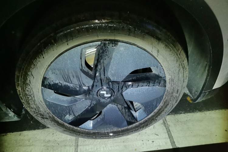 Used ONVO L60 2024 60 kWh Rear-Drive Version Right Front Wheel Hub