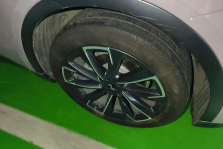 Used ONVO L60 2024 60 kWh Rear-Drive Version Right Front Wheel Hub