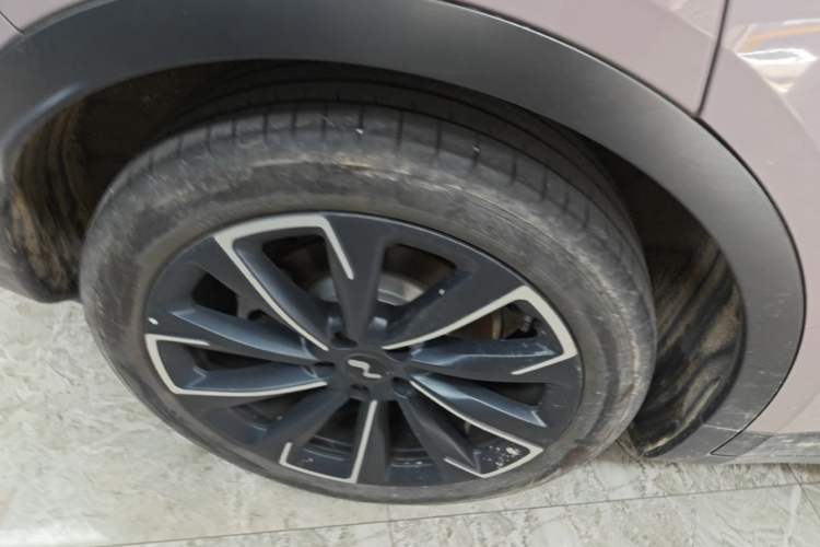 Used ONVO L60 2024 60 kWh All-Wheel Drive Right Rear Wheel Hub