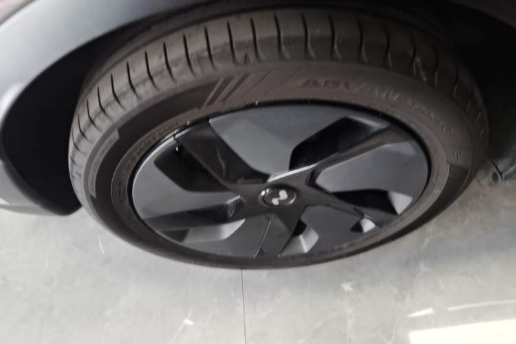 Used ONVO L60 2024 60 kWh Rear-Drive Version Right Rear Wheel Hub