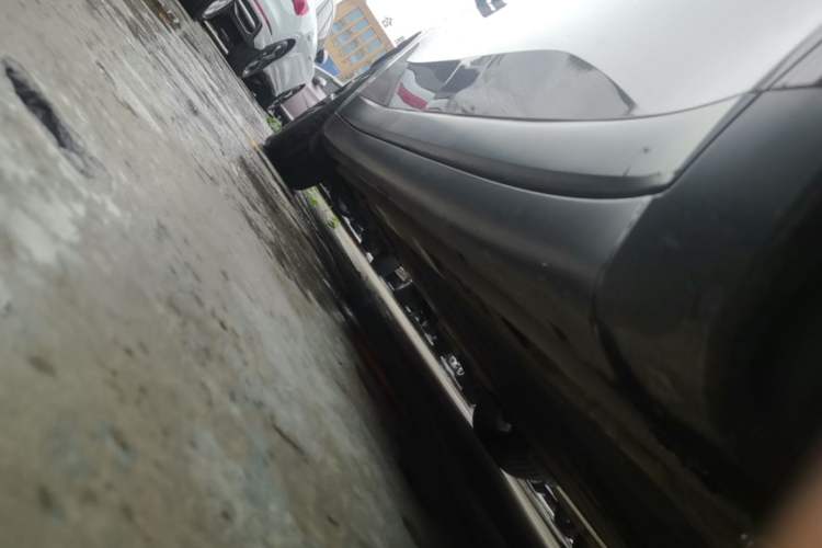 Used ONVO L60 2024 60 kWh Rear-Drive Version Right Side Sill