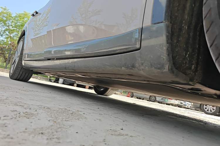 Used ONVO L60 2024 60 kWh Rear-Drive Version Right Side Sill