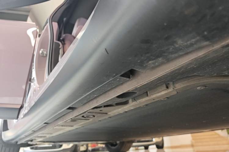 Used ONVO L60 2024 60 kWh Rear-Drive Version Right Side Sill
