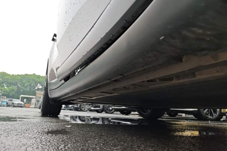 Used ONVO L60 2024 60 kWh Rear-Drive Version Right Side Sill