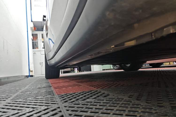 Used ONVO L60 2024 60 kWh Rear-Drive Version Right Side Sill