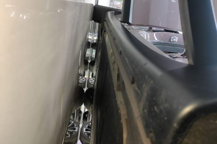 Used ONVO L60 2024 60 kWh Rear-Drive Version Right Side Sill