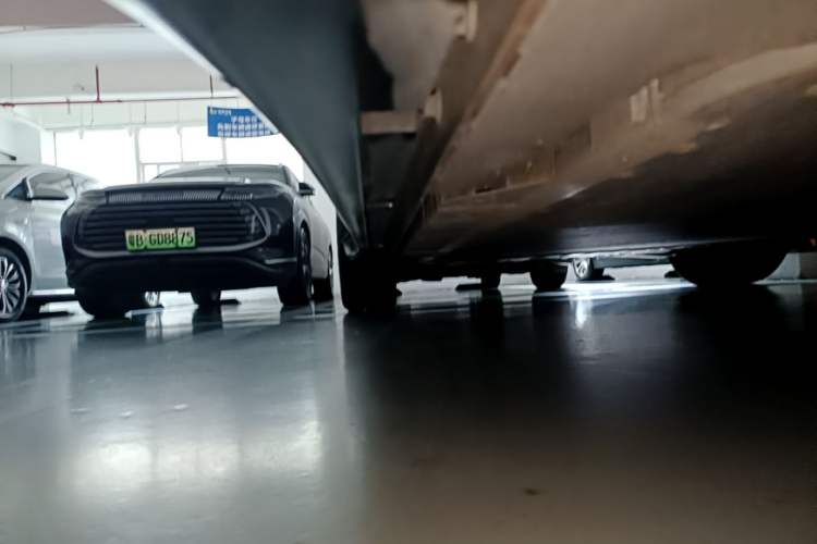 Used ONVO L60 2024 60 kWh Rear-Drive Version Right Side Sill