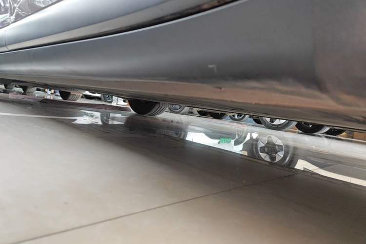 Used ONVO L60 2024 60 kWh Rear-Drive Version Right Side Sill