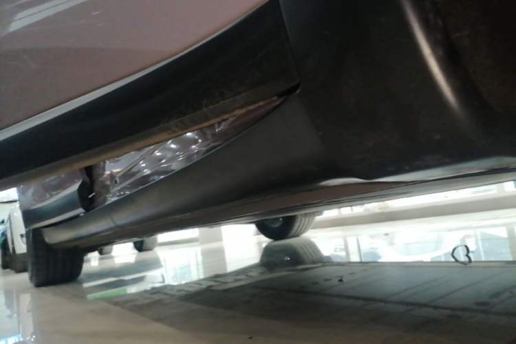Used ONVO L60 2024 60 kWh Rear-Drive Version Right Side Sill