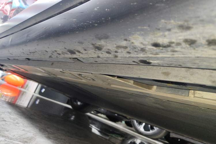 Used ONVO L60 2024 60 kWh All-Wheel Drive Right Side Sill
