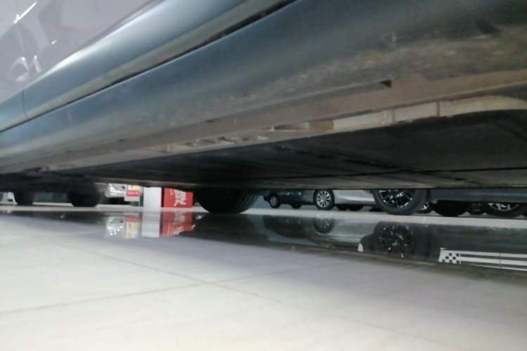 Used ONVO L60 2024 60 kWh Rear-Drive Version Right Side Sill
