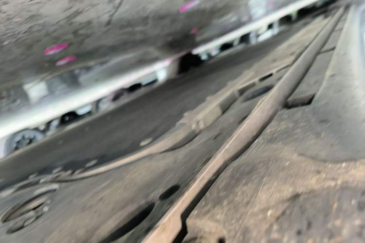 Used ONVO L60 2024 60 kWh Rear-Drive Version Right Side Sill