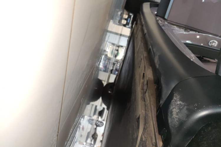 Used ONVO L60 2024 60 kWh Rear-Drive Version Right Side Sill