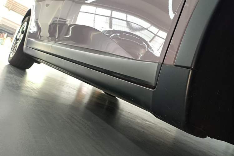 Used ONVO L60 2024 60 kWh Rear-Drive Version Right Side Sill