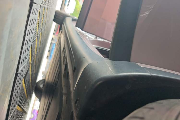Used ONVO L60 2024 60 kWh Rear-Drive Version Right Side Sill