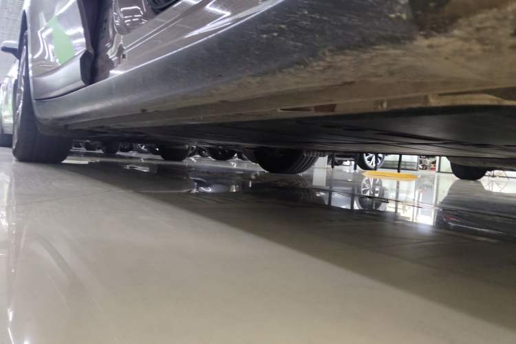Used ONVO L60 2024 60 kWh Rear-Drive Version Right Side Sill